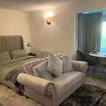 Nw2 Studio Flat Mins To London